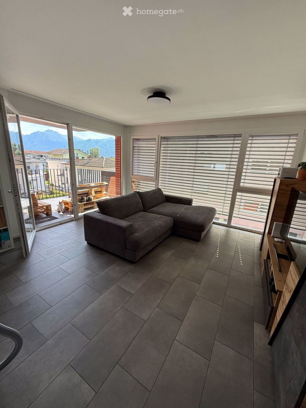 Modernes Apartment mit 2.5 Zimmern und Panoramablick in Gordola - Bild 1