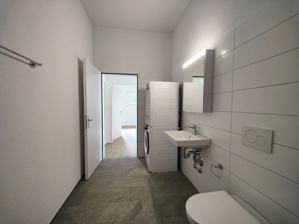 Stilvolle Neubauwohnung mit Gartensitzplatz im Herzen von Glattfelden - Badezimmer