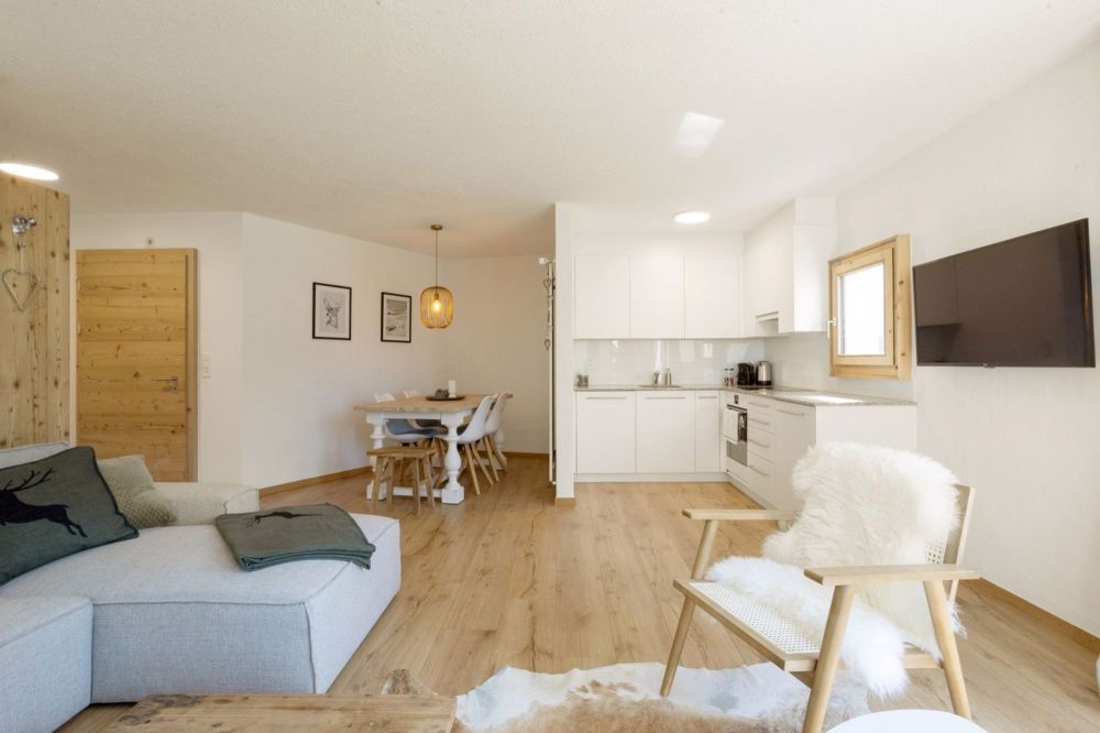 Stillvolle, kernsanierte und ruhige 2.5 Zi-Wohnung mit Panoramasicht - Bild 6