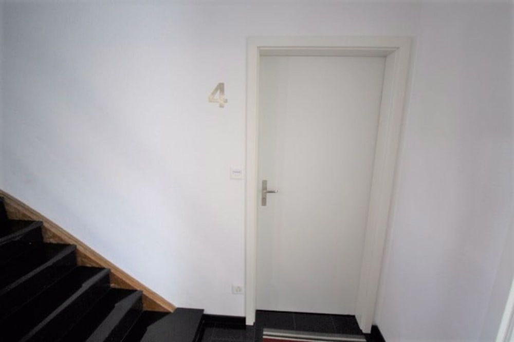 Top Modernes Studio im Apartment-Haus 4 Dulliken in ruhigem Quartier an bester Lage zu Vermieten - Eingangstür