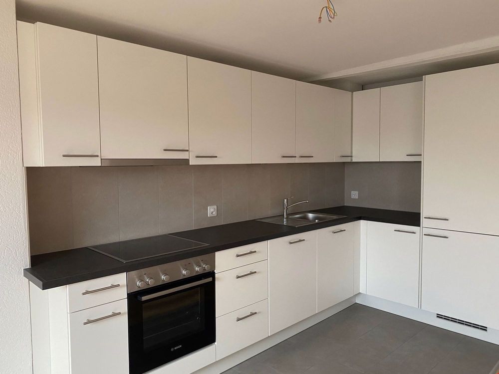 Charmante 3 Zimmer Dachgeschosswohnung im Dorfkern von Nidau - Bild 3