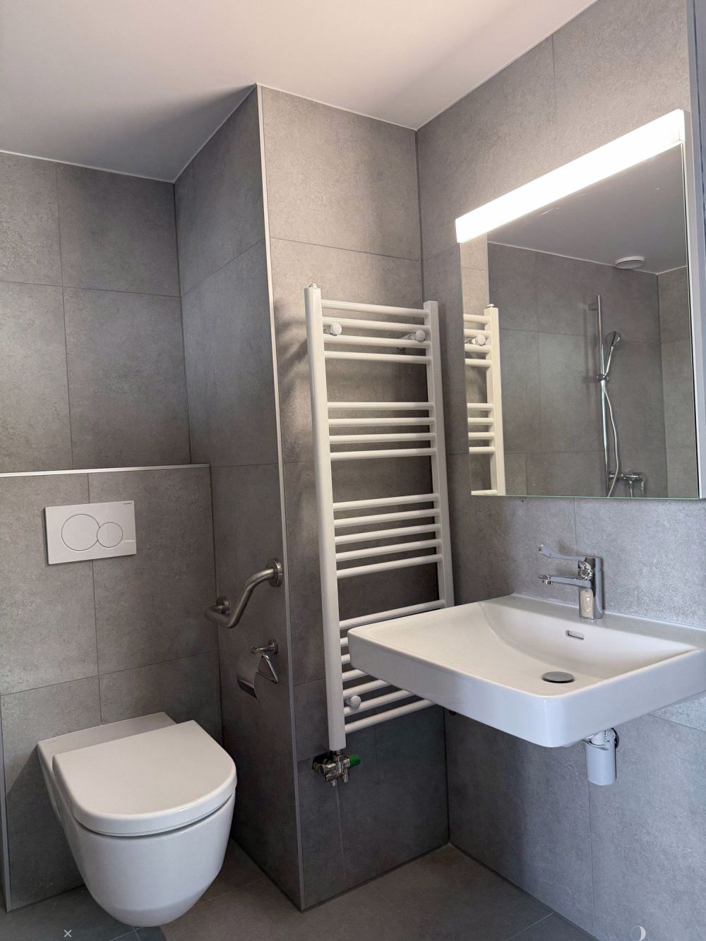 Neu sanierte, rollstuhlgerechte 1.5-Zimmerwohnung mit Terrasse im beliebten Gurzelenquartier Biel - Bild 4