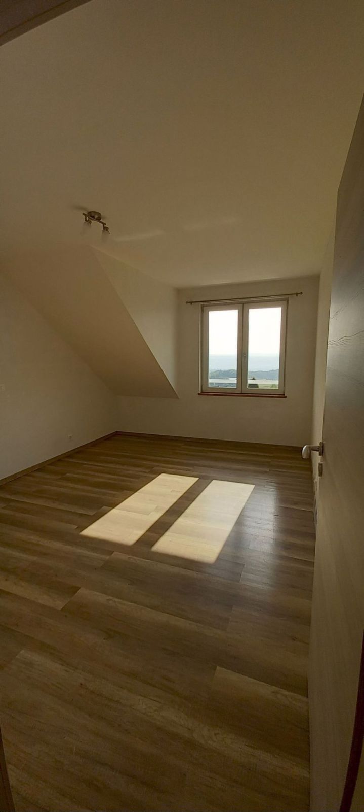 Appartement in Juriens mit 4.5 Zimmern und herrlicher Aussicht - Bild 5
