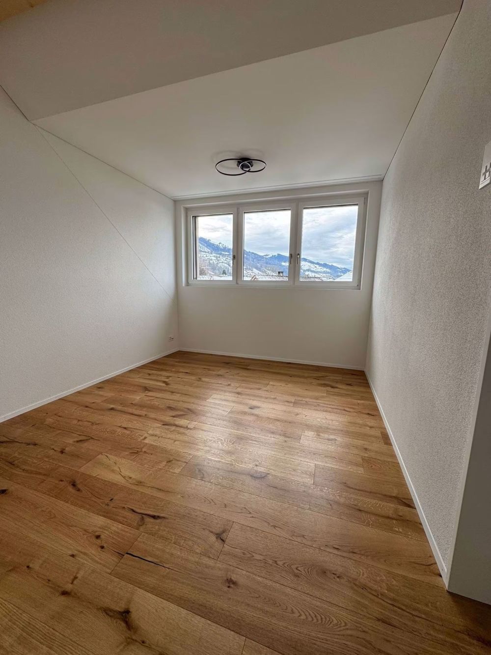 Stilvolle 4.5 Zimmer Maisonette-Wohnung in Siebnen - Image 3