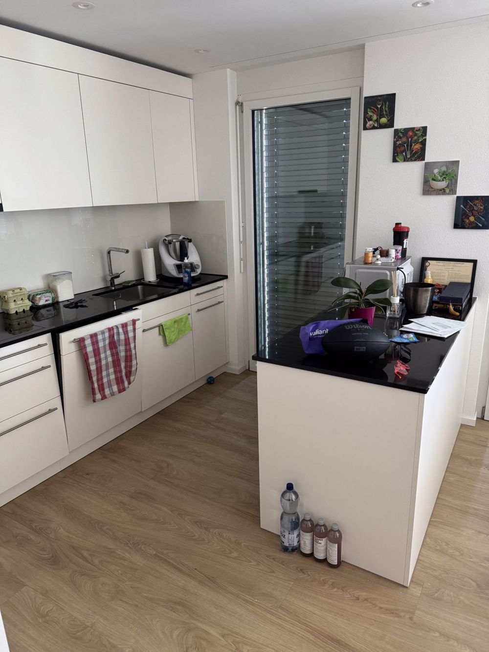 Moderne 2.5-Zimmer-Wohnung mit zwei Balkonen 2 Gehminuten vom Bahnhof Dübendorf entfernt - Bild 5
