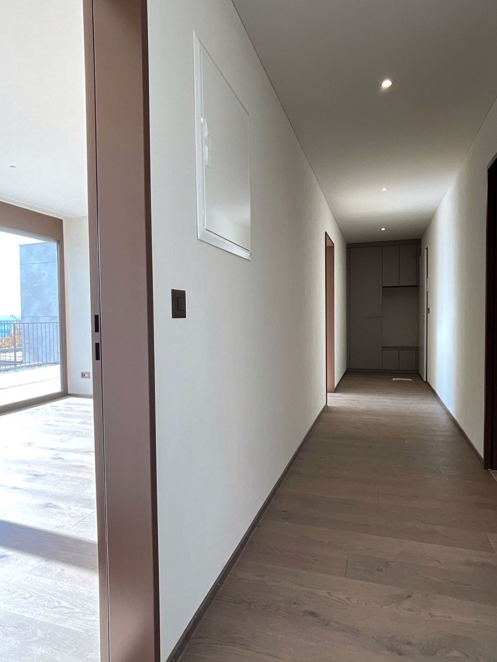 Atemberaubende Aussicht: NEUBAU 3.5-Zimmer-Attika-Wohnung mit 2 Terrassen - Bild 13