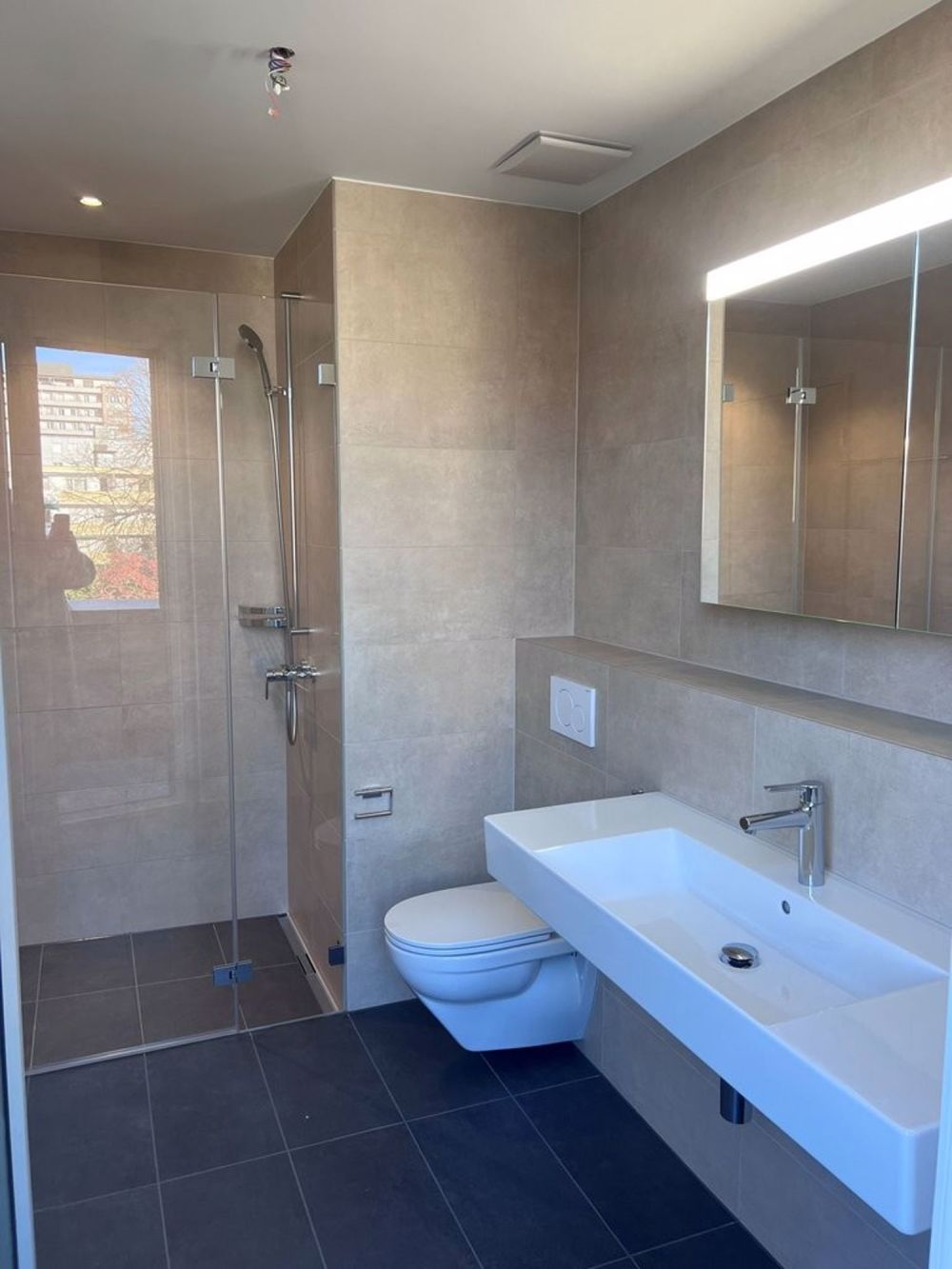 Exklusive Attika Wohnung mit Aussicht - Bild 5