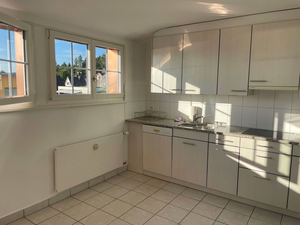 Neu möbliertes Zimmer in 4-Zimmer Wohnung mit großer Küche - Bild 5