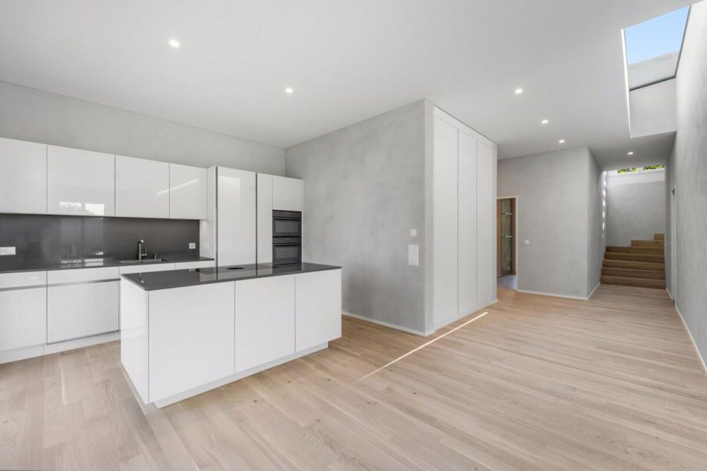 Neubauwohnung mit beeindruckender Raumhöhe und exklusivem Dachgarten - Bild 1