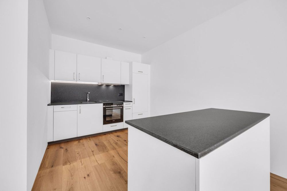 1-Zimmerwohnung nach Totalsanierung mit eigener W/T und grossem Badezimmer - Bild 3