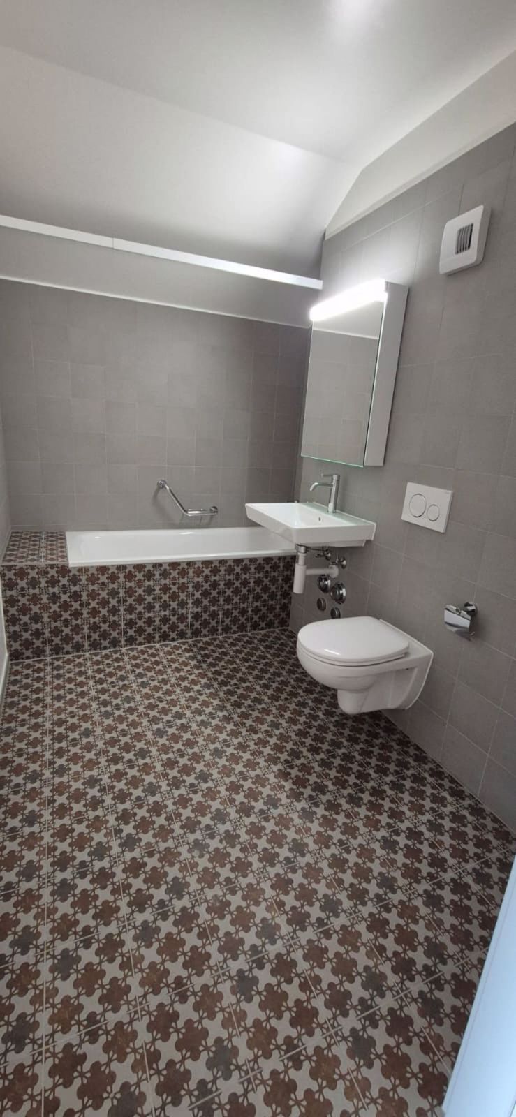 Neue 4.5-Zimmer-Wohnung, 3. Stock, ca. 109 m2 - Bild 5