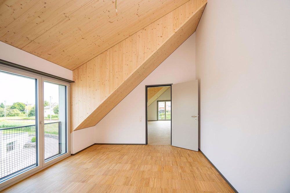 Erstbezug - Wohnen im Alter ab 55 Jahren - Wunderschöne Wohnung im DG - Wohn - und Essbereich