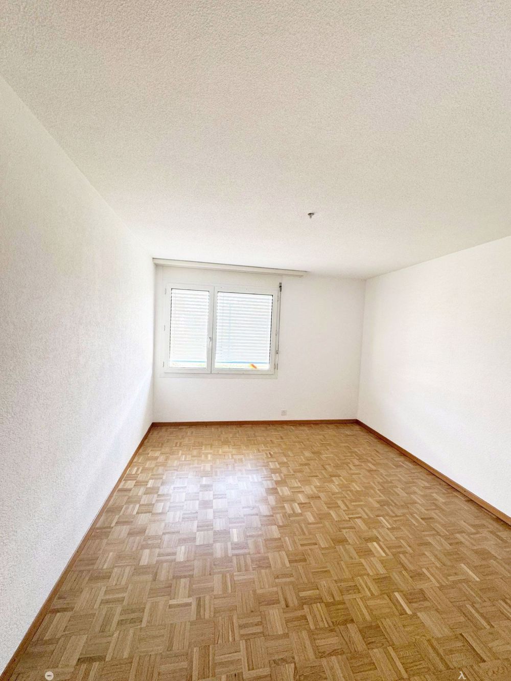 Geräumige 4.5-Zimmerwohnung mit brandneuer Küche - Bild 7