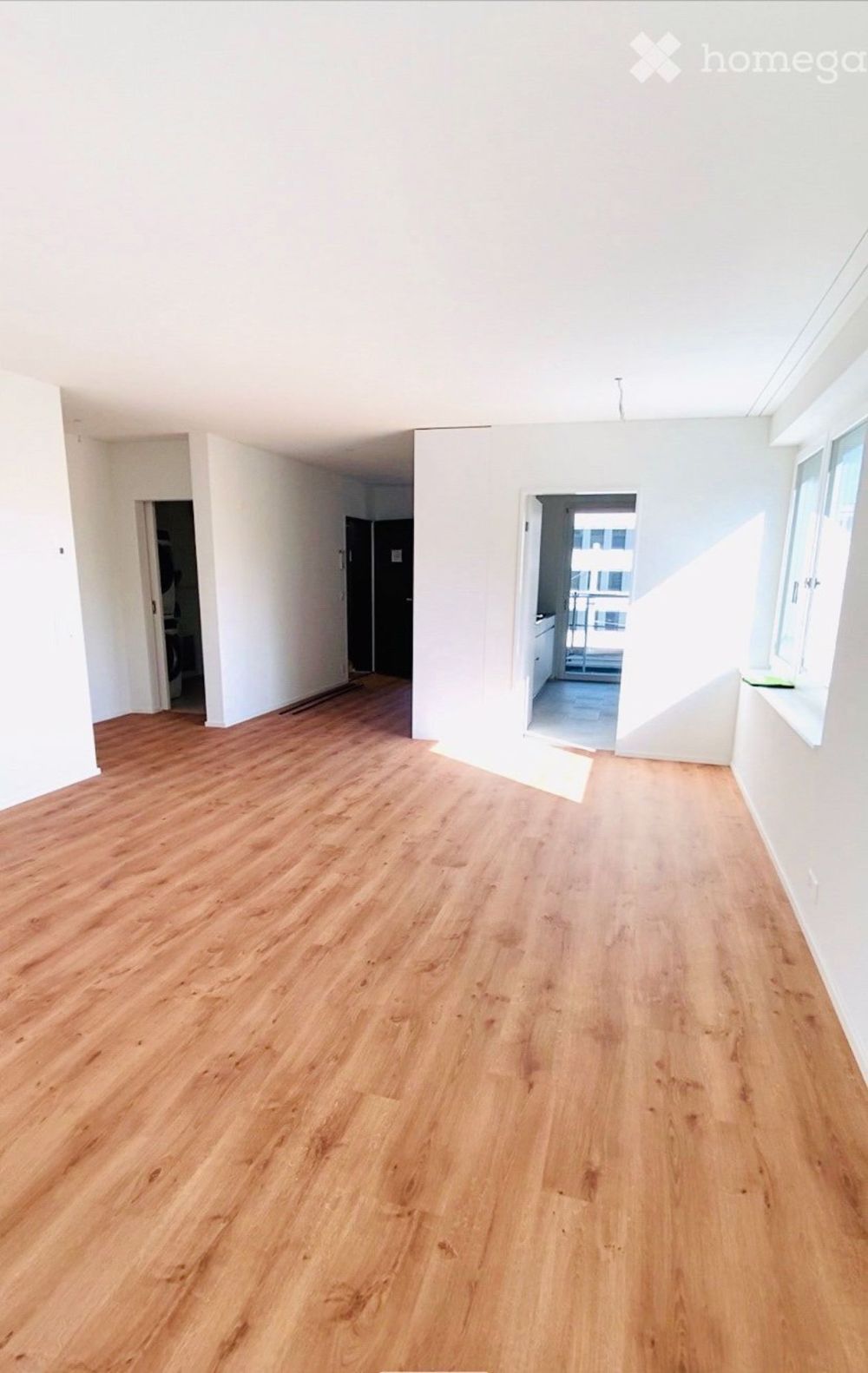 Grosse, moderne und helle 2.5-Zimmer-Wohnung mit 2 Balkonen - Bild 2