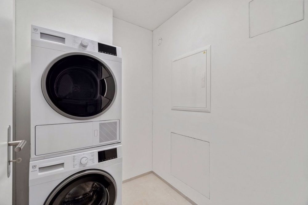 Moderne und komfortable 3.5-Zimmer Wohnung - Reduit mit Waschmaschine und Tumbler