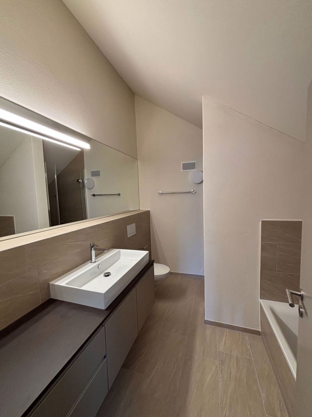 Sehr grosse, aussergewöhnliche Dachwohnung an ruhiger Lage - Bild 5