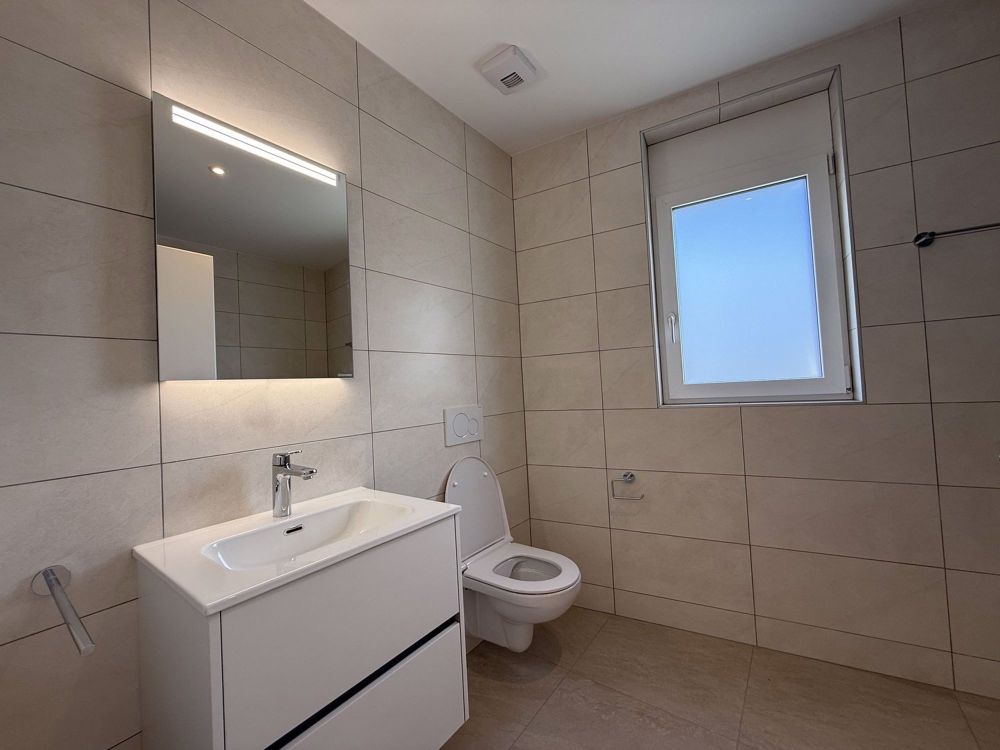 C21- Charmantes 2,5-Zimmer-Wohnung unter dem Dach in St-Pierre-de-Clages - Bild 5
