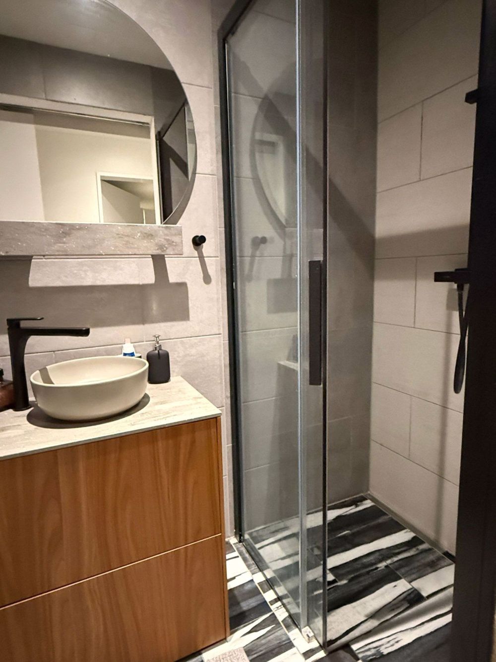 3.5 Terrasse Whg. mit moderne bodenbelag und grosse küche - Bild 10