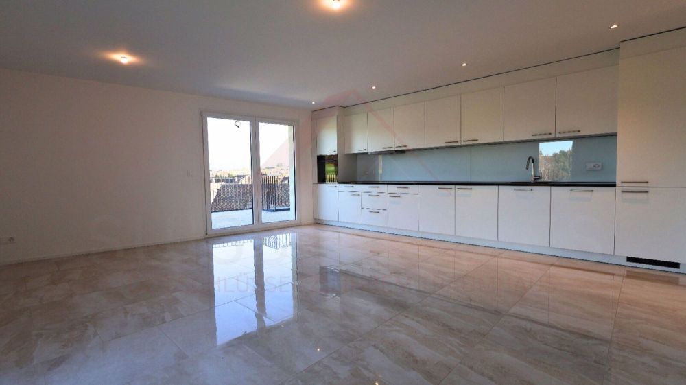 Moderne 3.5-Zimmer-Attikawohnung mit 45m2 Terrasse in Gurmels - Bild 4
