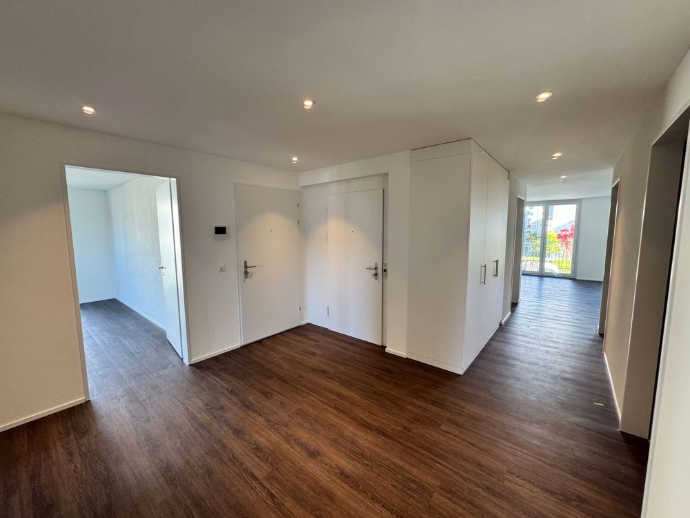 Moderne 4.5-Zimmer-Neubau-Wohnung mit Balkon und Garage - Bild 5
