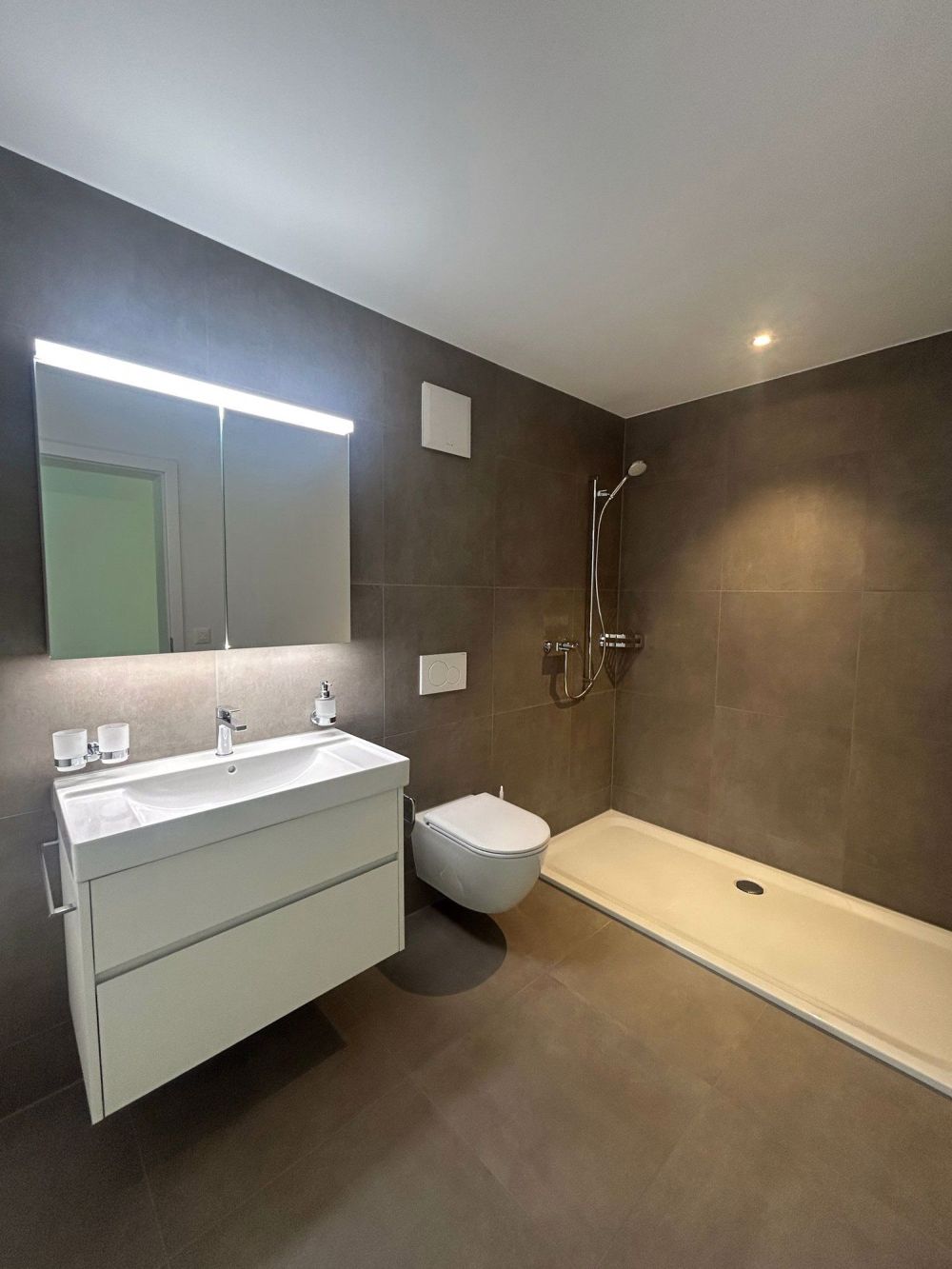 Wunderschöne Neubauwohnung direkt am Bahnhof Wichtrach - Bild 10