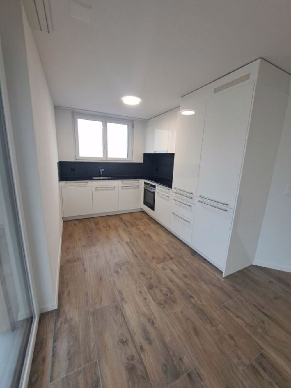 Zweitvermietung: moderne & grosszügige 2.5 Zi-Wohnung mit Balkon - Bild 3