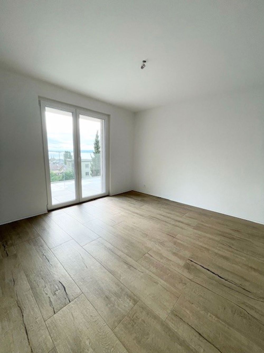 Prachtvolle neue 5.5-Zimmer-Dachgeschosswohnung mit atemberaubendem Blick auf den See und die Alpen - Bild 3