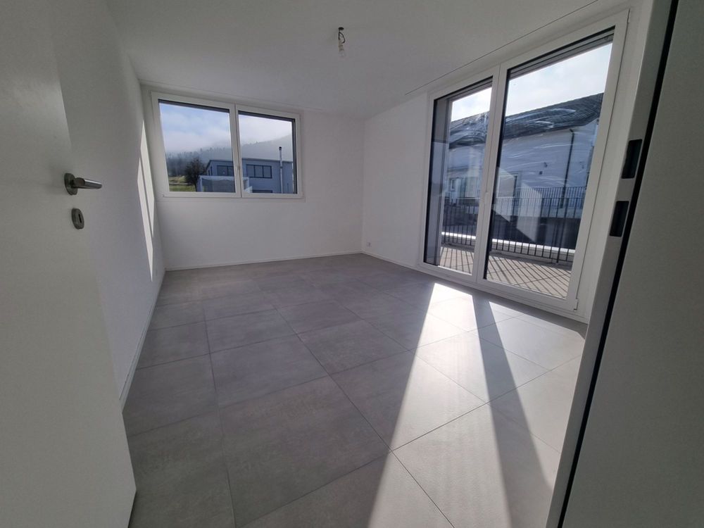 Geräumige Wohnung mit Sitzplatz - Schlafzimmer.jpg