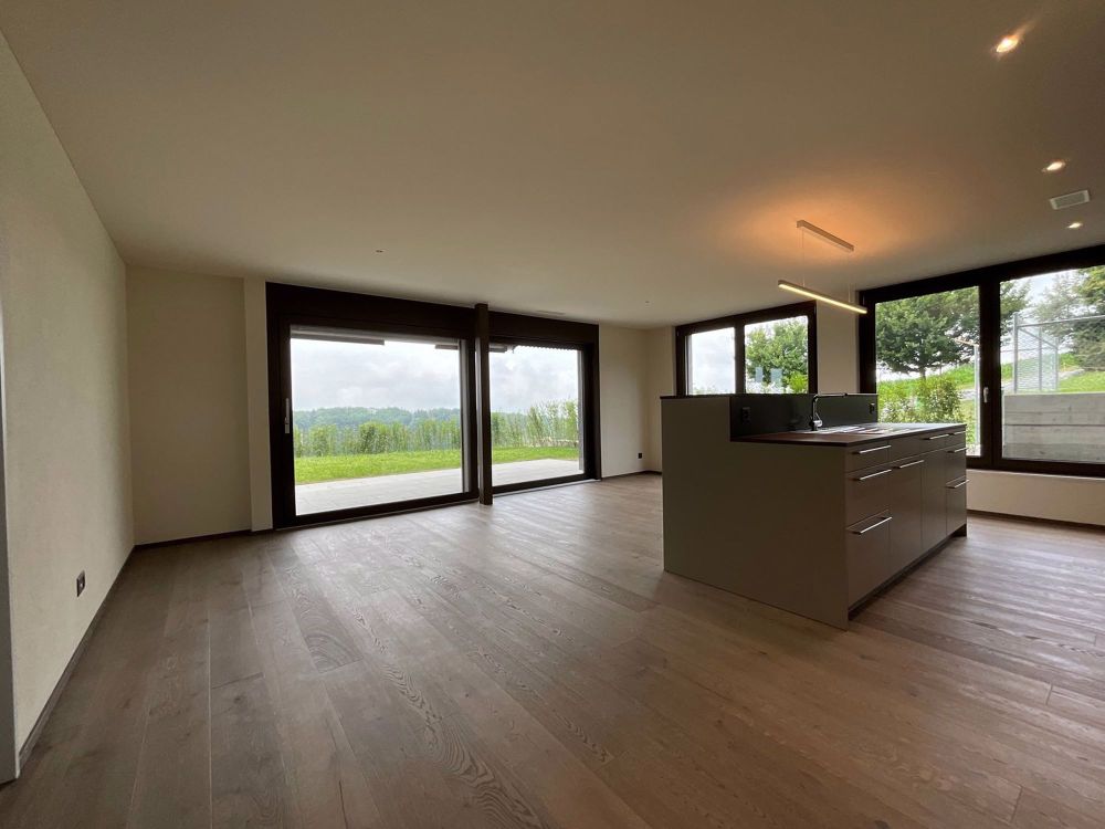 Grosse 3.5-Zimmer-Wohnung mit Garten und Bergblick - Bild 5