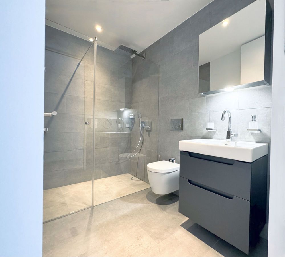 EXKLUSIVE WOHNUNG IN BADEN - NUR 30 MINUTEN BIS HB-ZÜRICH - Dusche_1.jpeg