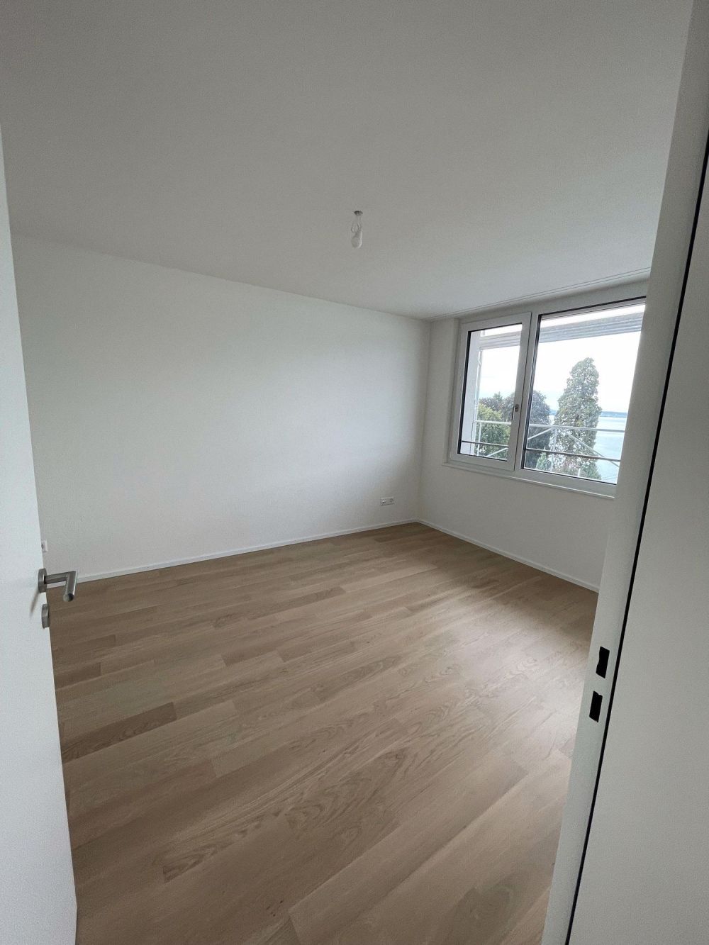 Zentral wohnen in Horgen Moderne 2.5-Zimmerwohnung direkt am Zürichsee - Bild 3