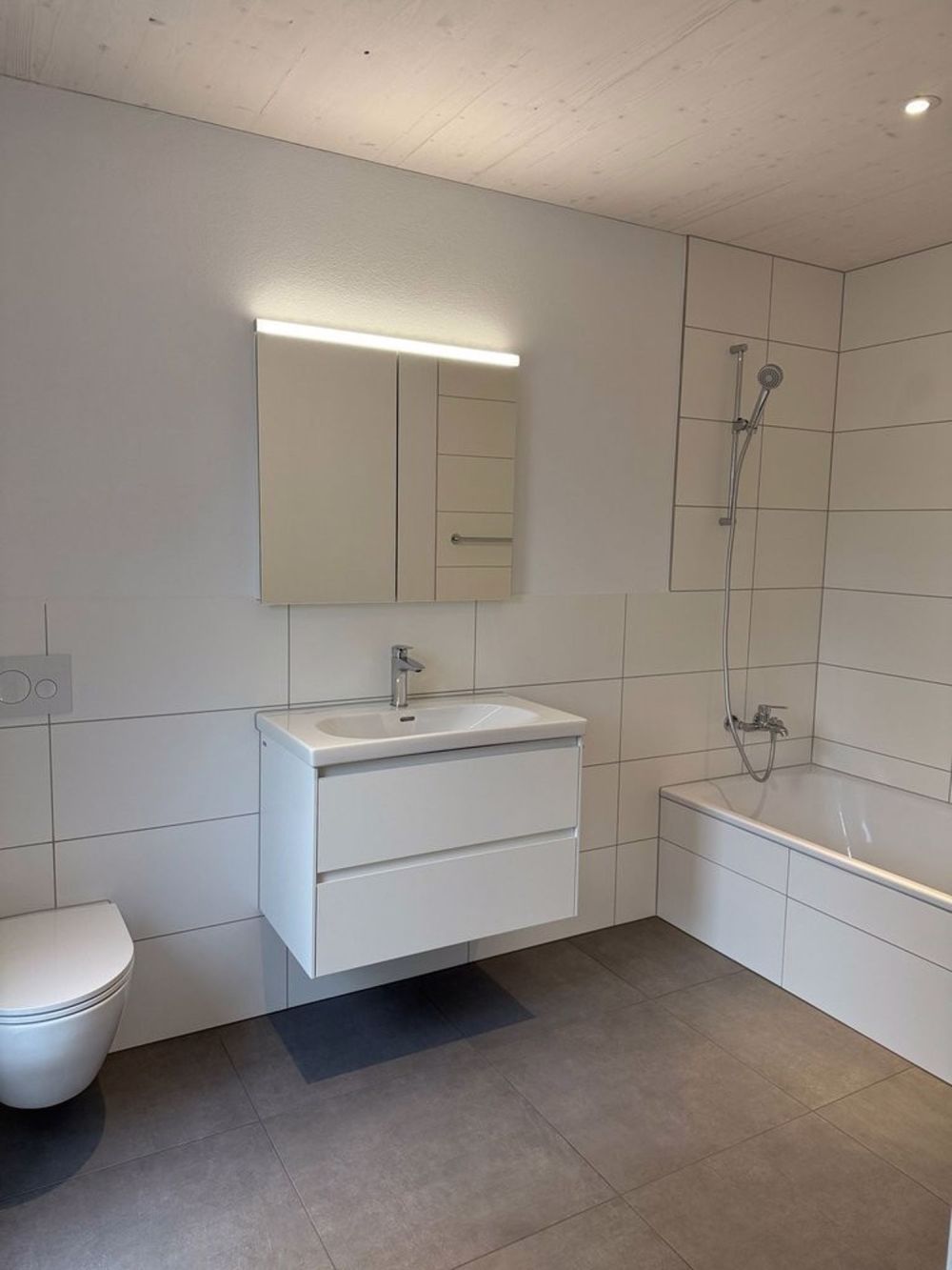 ERSTVERMIETUNG - Willkommen im sonnigen Röschenz - Badezimmer