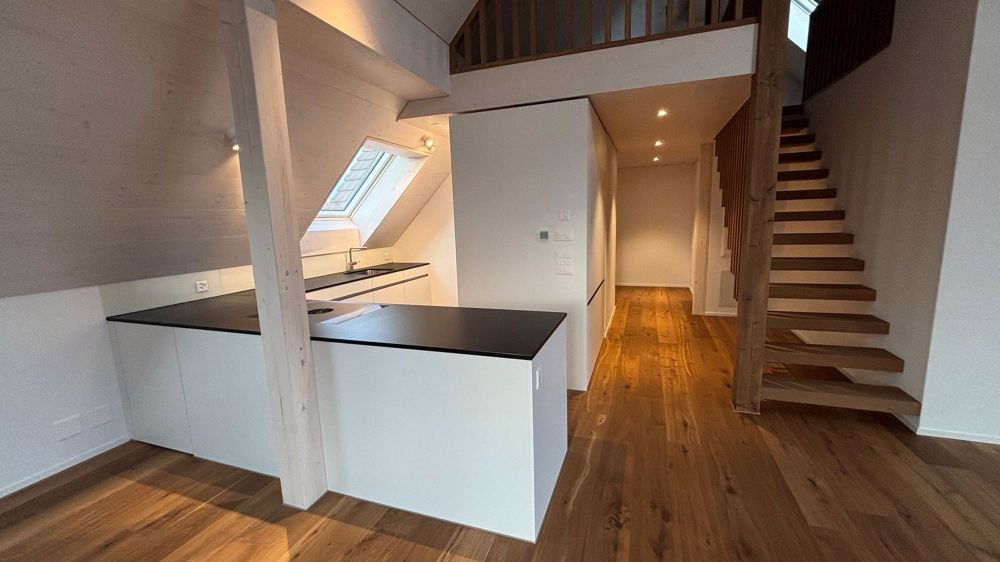 Charmante Dachwohnung mit Galerie und Panoramaausblick auf zentralschweizer Voralpen - Bild 5