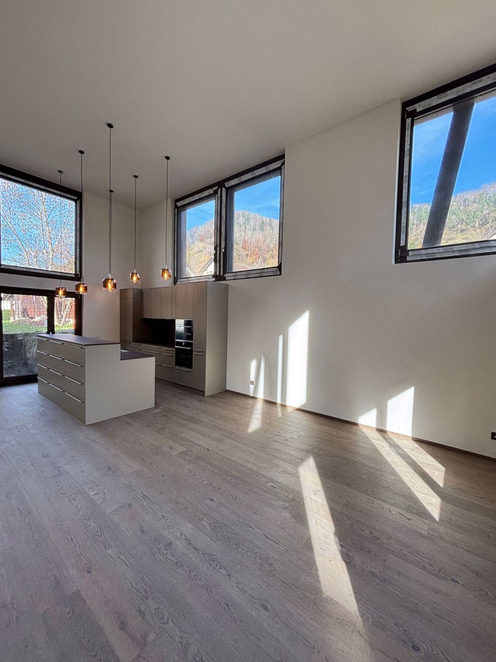 Aussergewöhnliche 3.5 Zimmer-Maisonette-Wohnung mit Garten - Bild 3