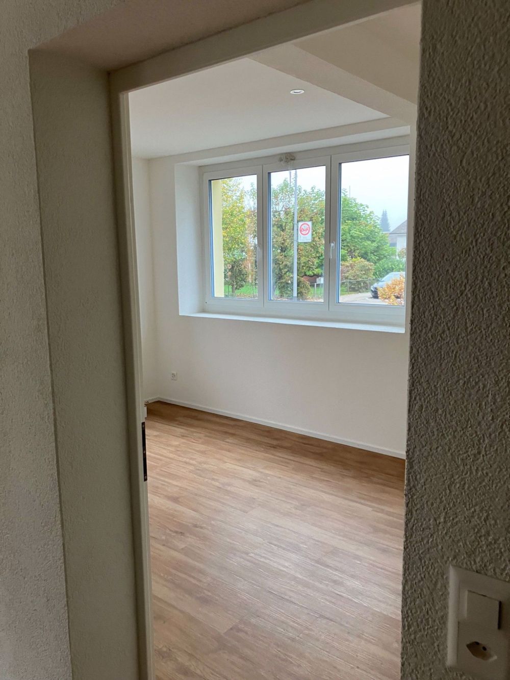 Erstbezug! Vollrenovierte EG-Wohnung mit Parkplatz - Bild 6