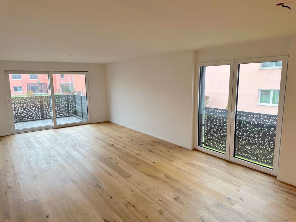 Exklusive, grosszügige und helle Wohnung in Weiach - Wohnzimmer.jpg