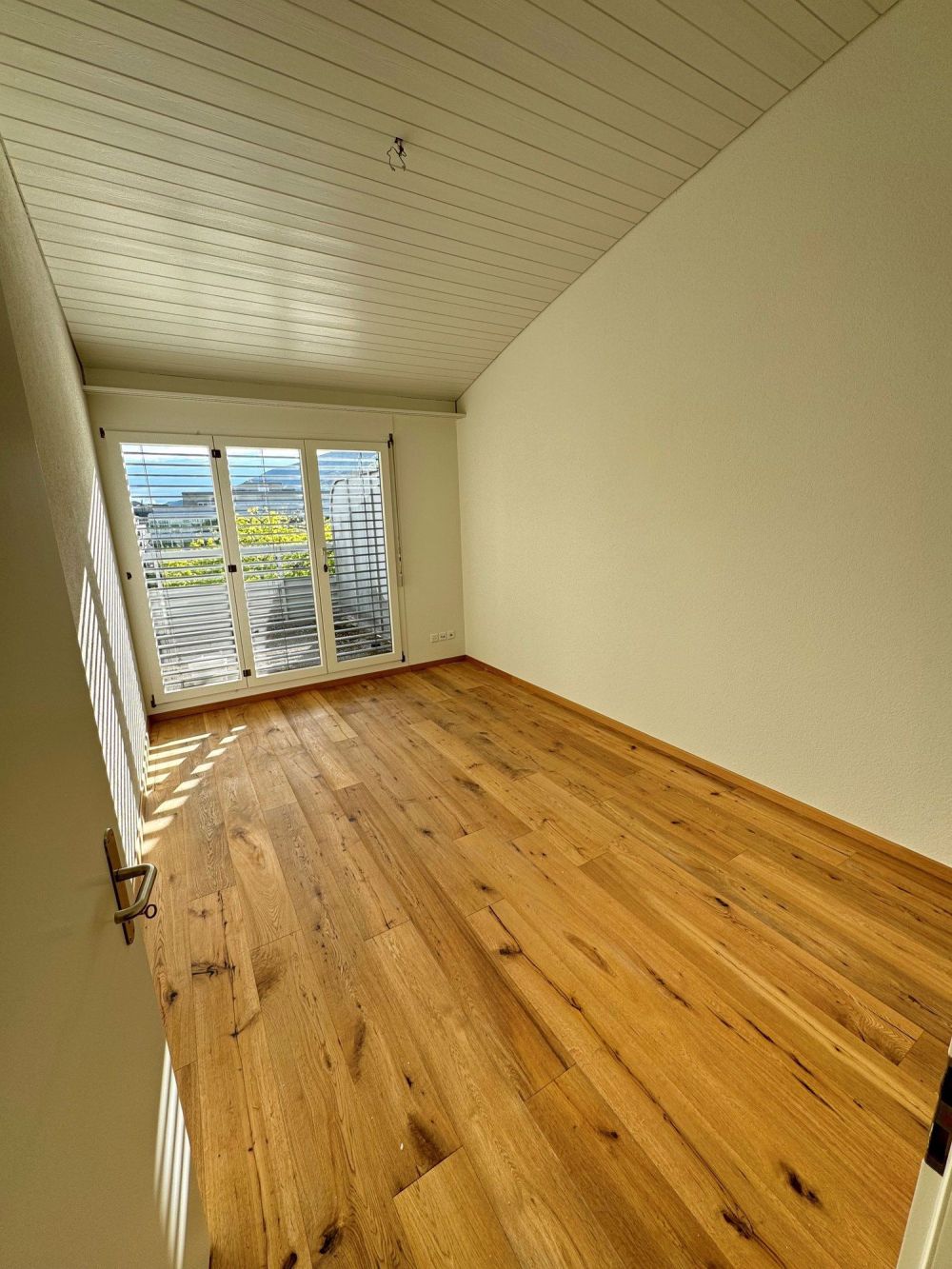 Modern sanierte 3.5-Zimmer-Attika-Wohnung im Herzen von Biel - Bild 9