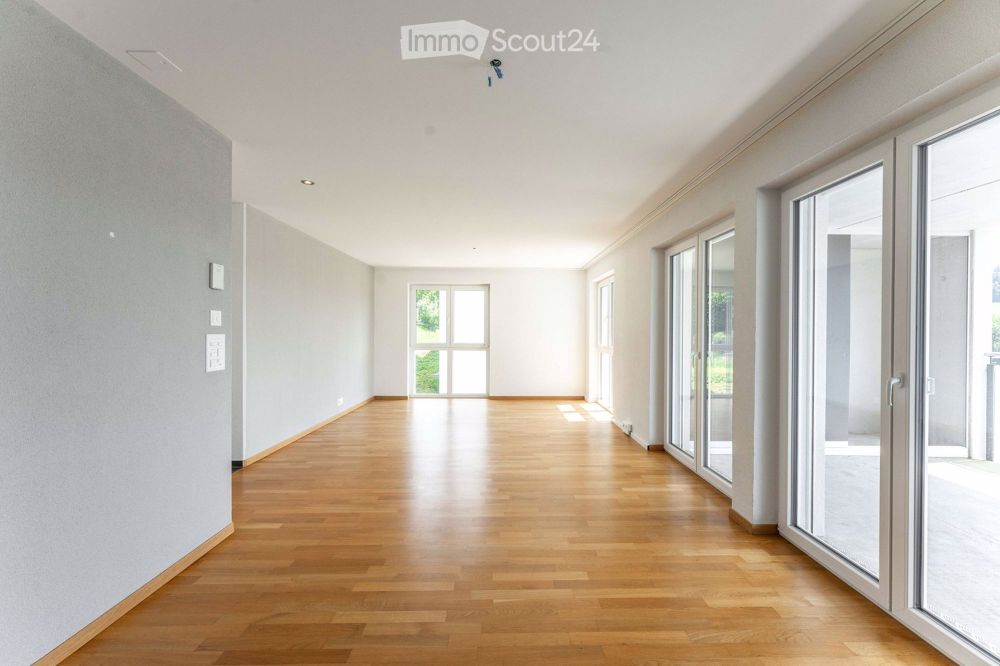 Lichtdurchflutete 4½-Zimmer-Wohnung mit Balkon und Panoramablick - Bild 1