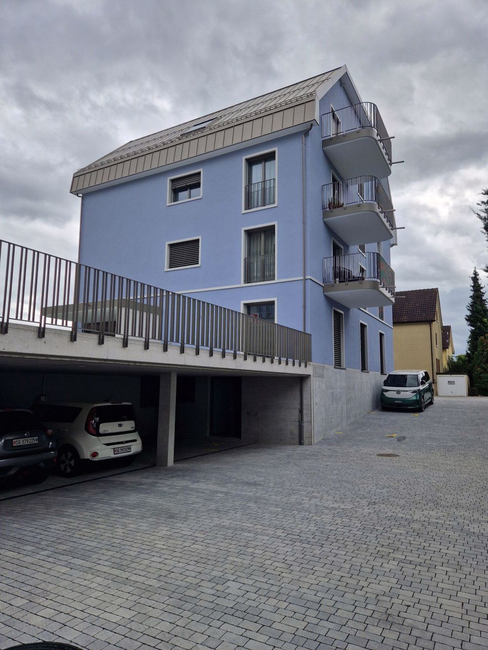 Moderne 4.5-Zimmer-Dachwohnung mit Balkon in Wil - Bild 2