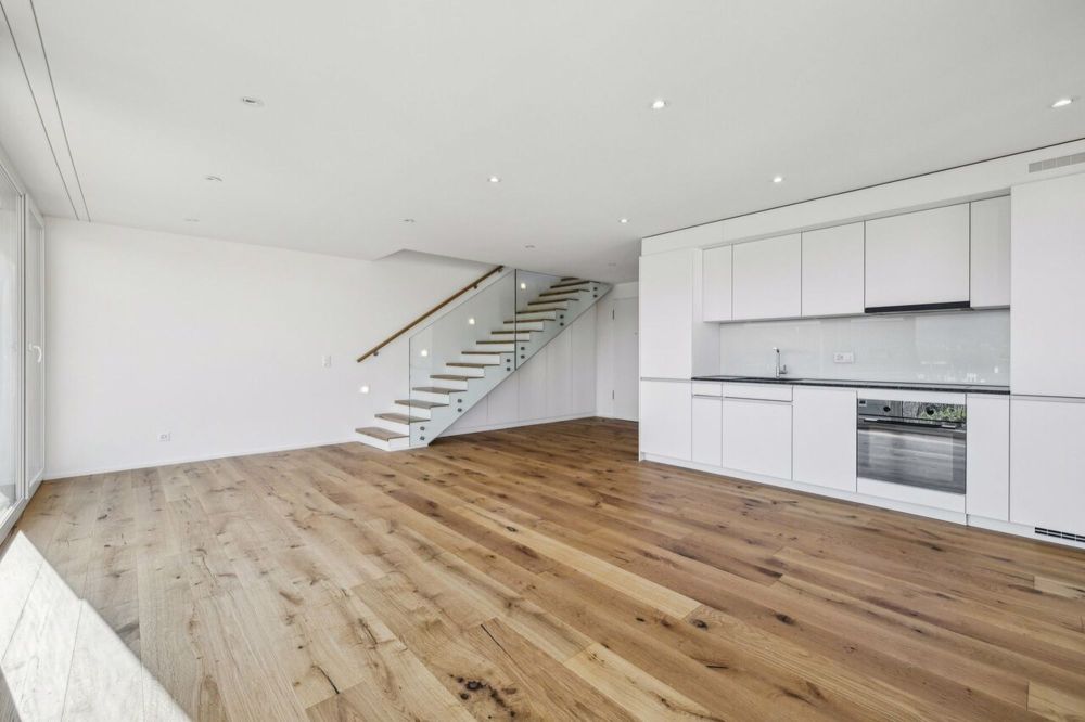 4.5-Zimmer Maisonettwohnung Erstvermietung - Küche mit Wohn- und Esszimmer