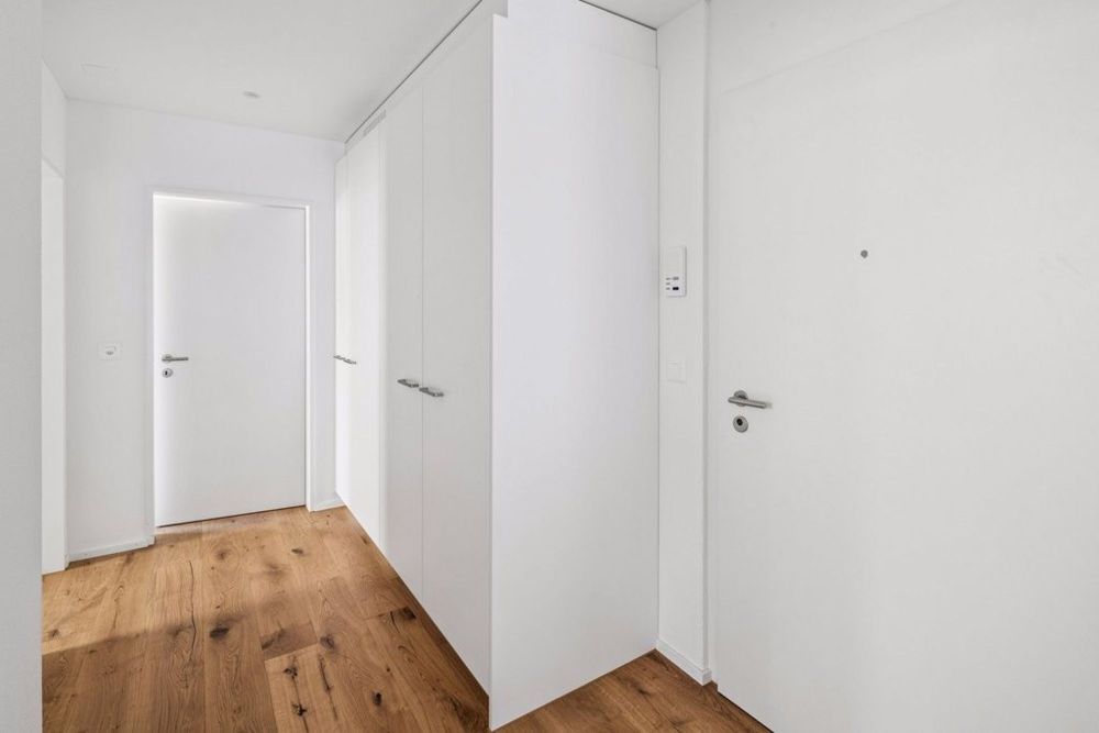 HOCHWERTIGE GARTENWOHNUNG AN RUHIGER LAGE - NEUBAUPROJEKT EICHHOLZ - Eingangsbereich mit Einbauschränken