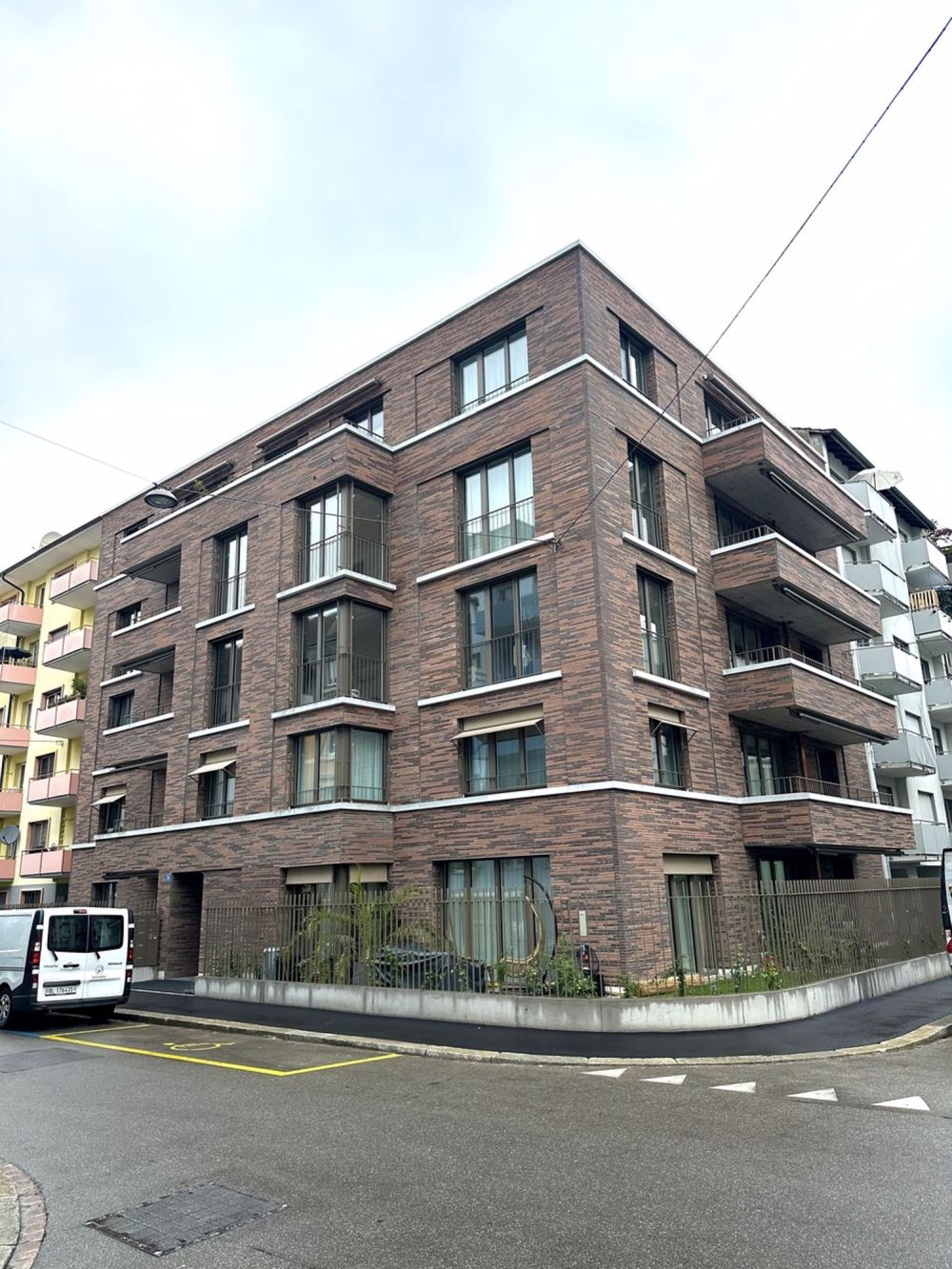 Brandneue Traumwohnung mit Balkon im obersten Stock - Bild 1