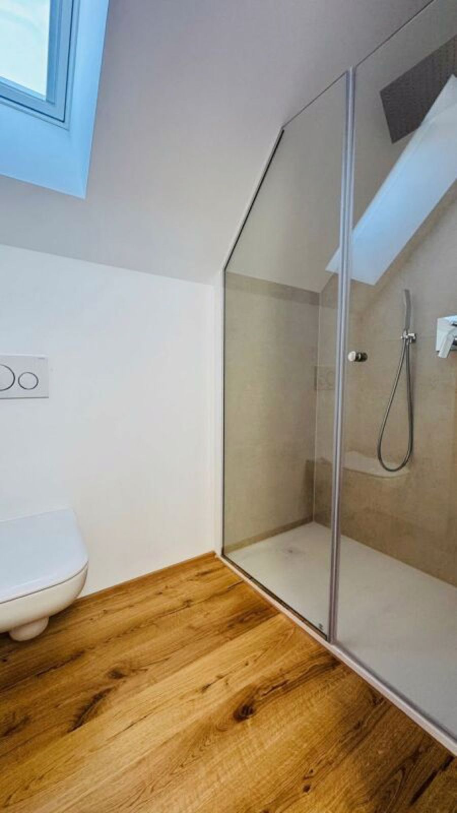 Helle, moderne 3½-Zimmer-Maisonettewohnung mit Wintergarten an idealer Lage in Itingen - Bild 9