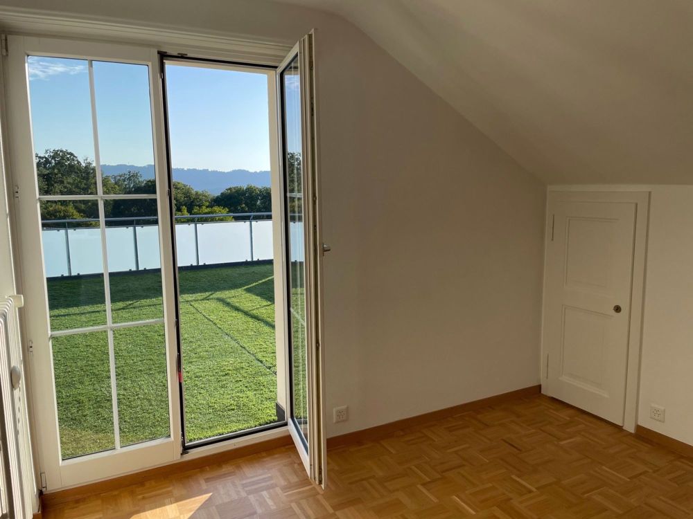 Neu möbliertes Zimmer in 4-Zimmer Wohnung mit großer Küche - Bild 2