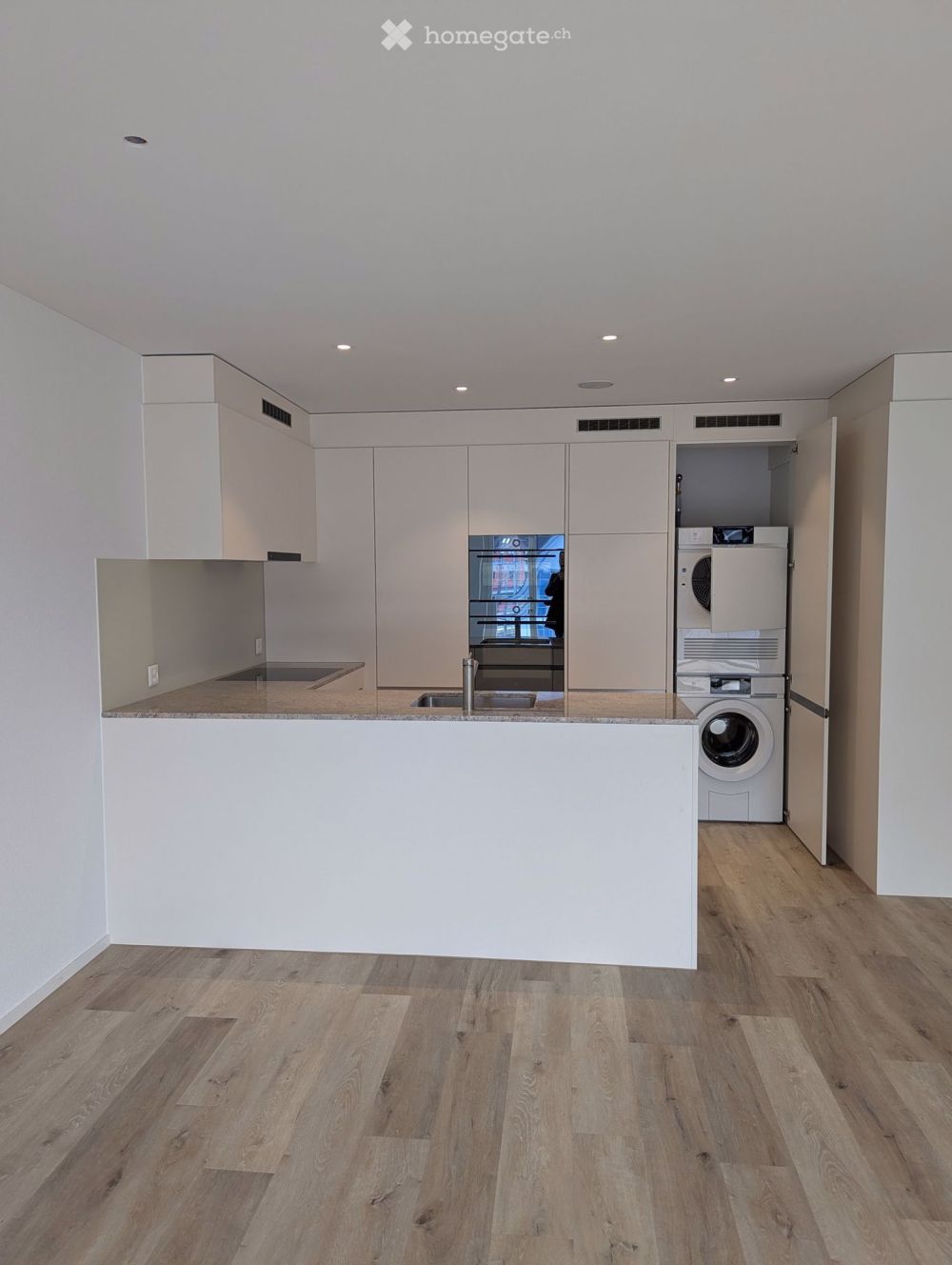 Erstvermietung 2.5-Zimmer-Neubauwohnung mit Balkon in Goldau - Bild 2