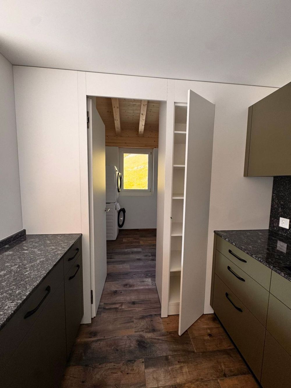 NUR MIT FESTWOHNSITZ! - ERSTBEZUG - BALKON MIT PANORAMASICHT! - Bild 9