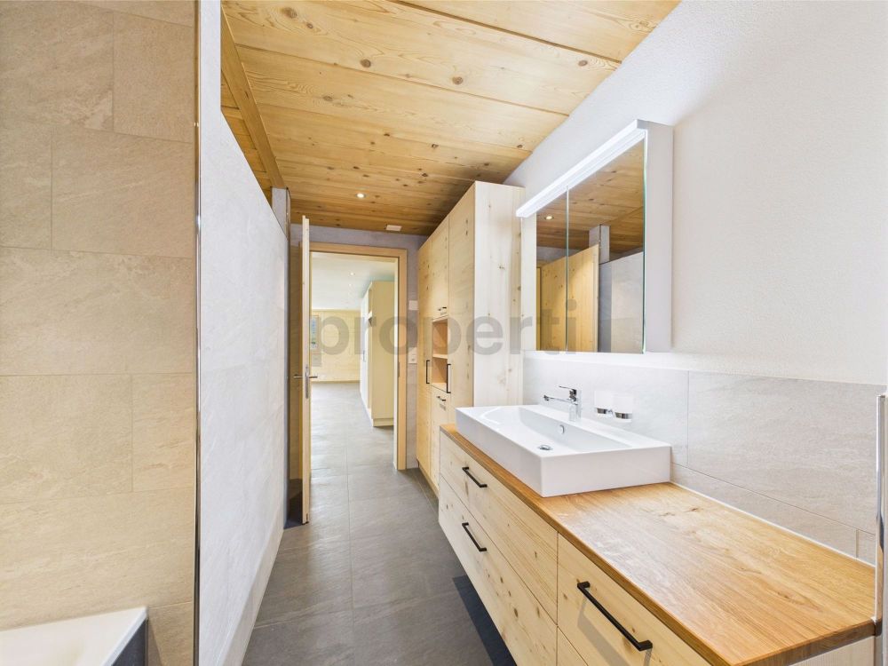 Grosszügige 4.5 Zimmer Wohnung in Oberwil im Simmental mit Aussicht - Image 10
