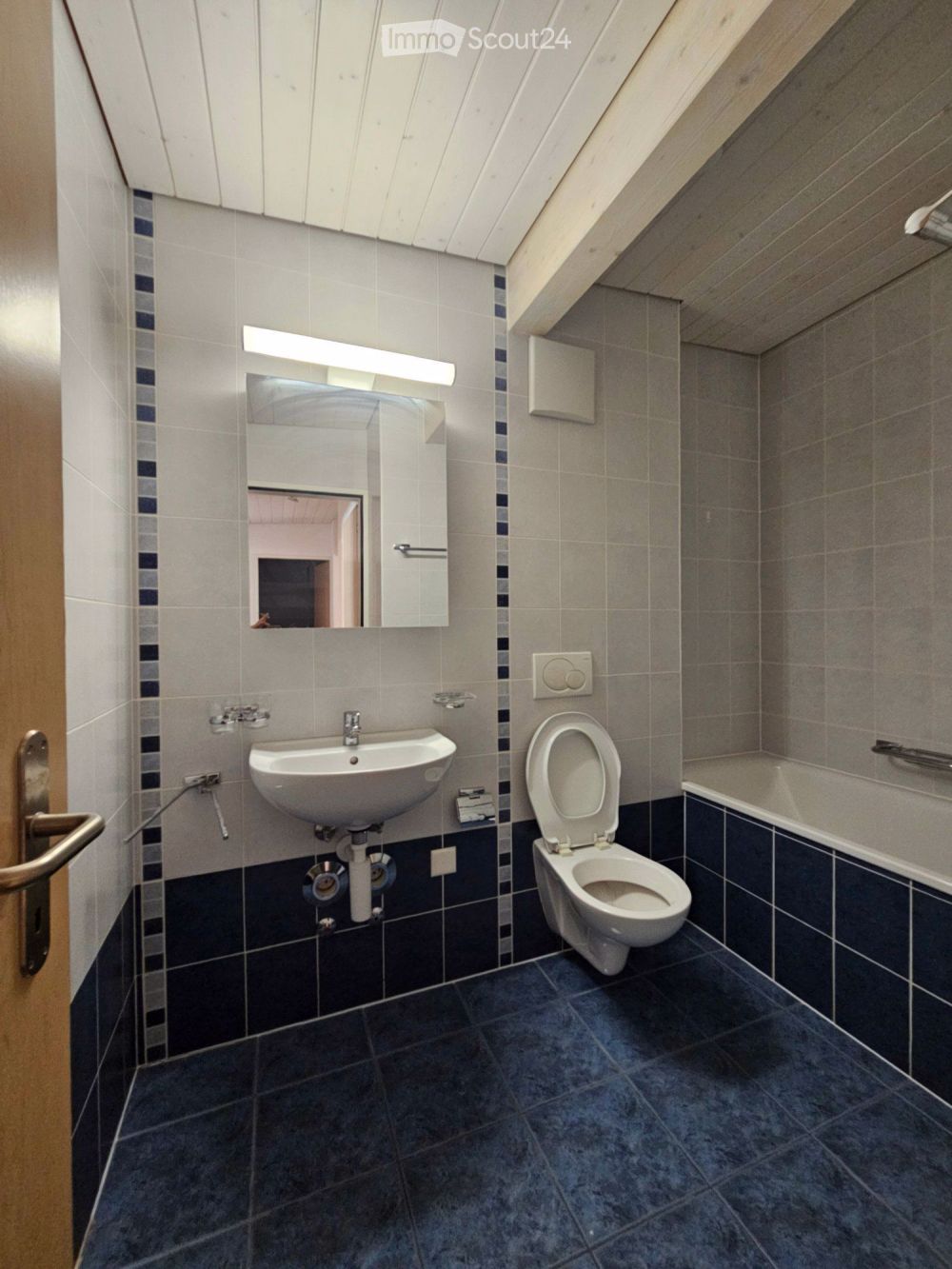 Prächtige 4-Zimmer-Dachwohnung in Cheseaux-Noréaz - Bild 2
