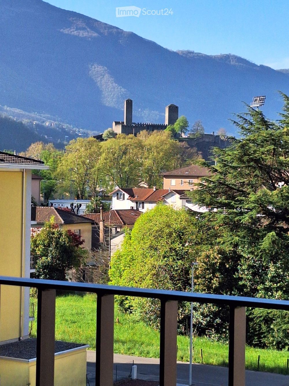 Moderno attico di 2.5 locali / Moderne 2.5-Zimmer-Attikawohnung - Bild 1