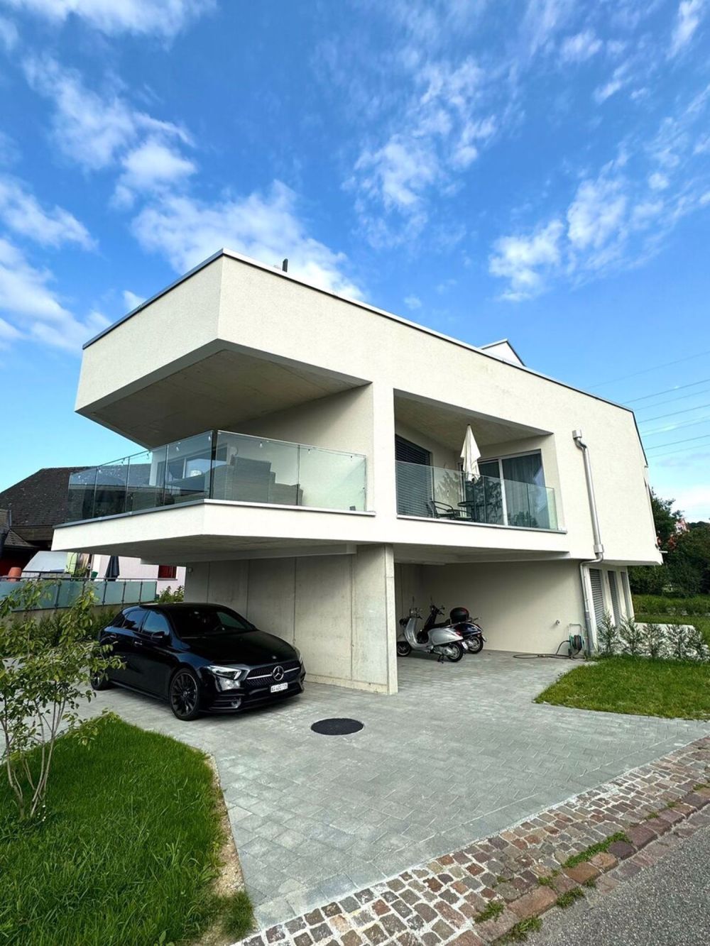 Moderne 2.5-Zimmerwohnung mit Balkon und eigenem Waschkeller - Bild 1